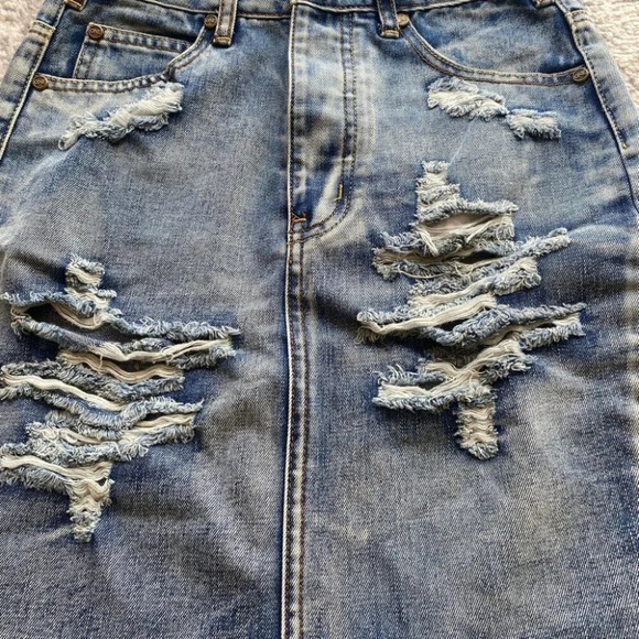 One by One Teaspoon Jean denim Skirt High Rise Fitted Mid Length distressed 25 - Picture 2 of 12